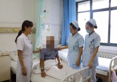 老人消化道出血命悬一线 徐医附三院消化内科紧急抢救保