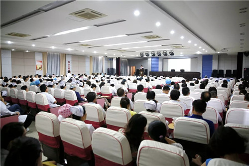 徐州市中心医院成功举办援非医疗队先进事迹报告会
