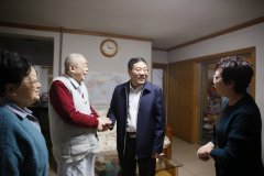 徐州市中心医院领导重阳节看望慰问离退休老专家