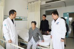 徐医附院首例达芬奇机器人辅助腹腔镜手术患者顺利出院