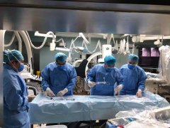 徐州市儿童医院首次成功实施介入治疗主动脉缩窄和双腔永久起搏器置入术