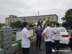 市纪委监委四级调研员陈益胜到徐州市传染病医院督查疫情防控救治工作