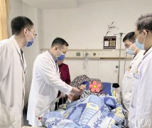 老人摔倒骨折怎么办？徐州市中医院沈金虎团队成功为105岁老人实施手术
